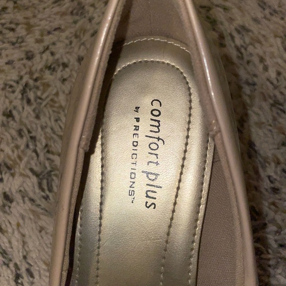 Tan patent leather heels size 9 1/2 from Predictions - Picture 13 of 13